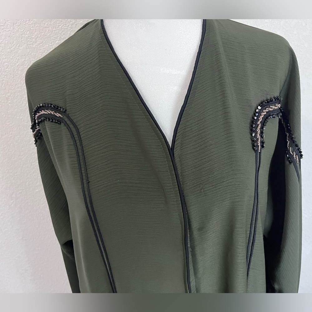Elegant Olive Green Open Abaya – Chic & Sophisticated